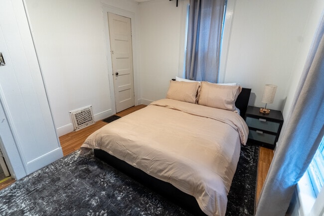 Photo - 3202 Harriet Ave