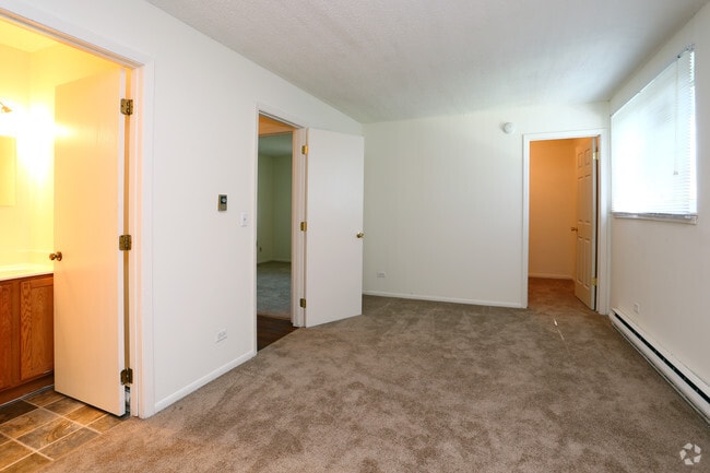 2BR, 2BA - 950SF - Bedroom