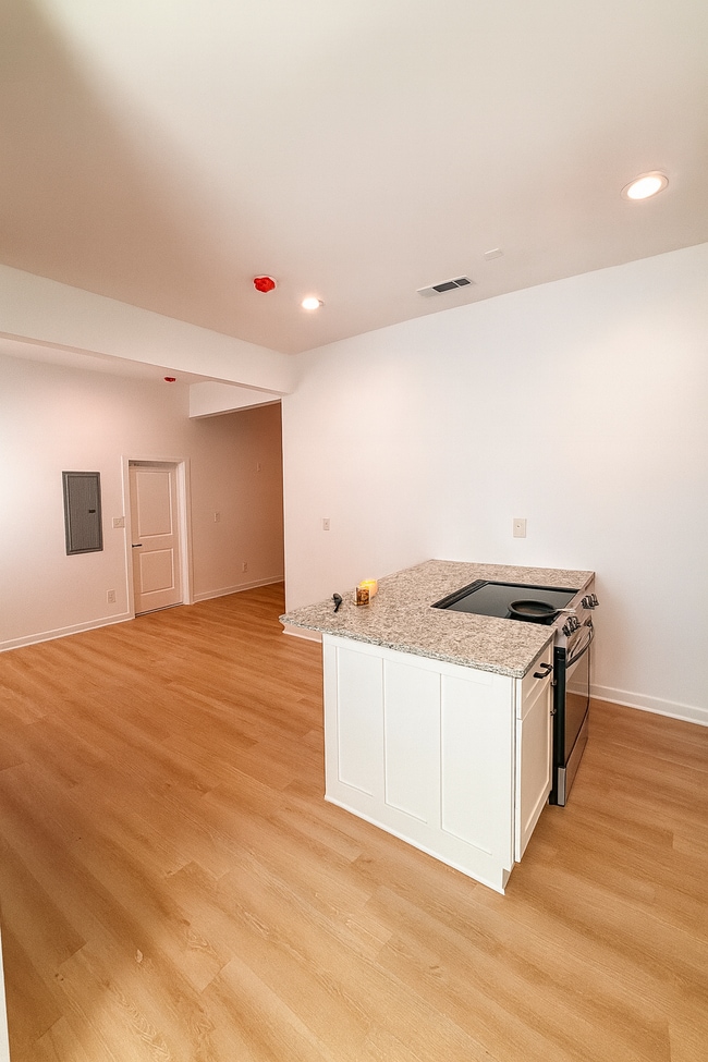 Photo - 808 Center St