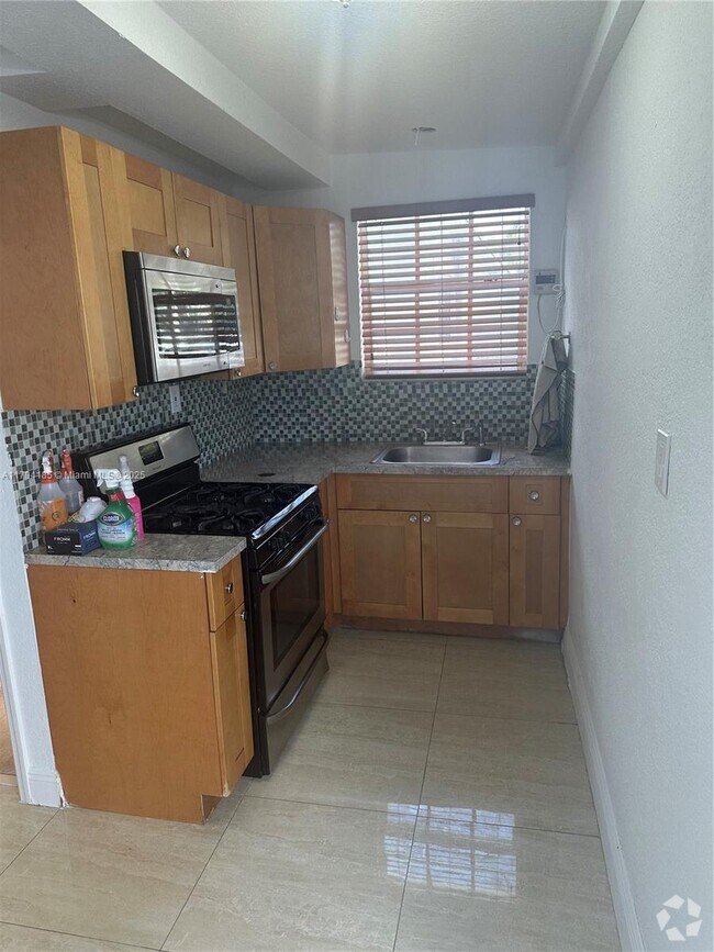 Building Photo - 2250 NW 103rd St Unit B Rental