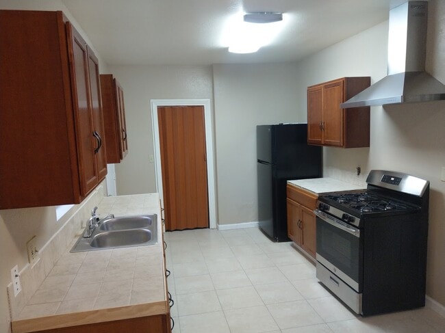 Updated Kitchen - 2909 Myrtle St Unit 2907.5