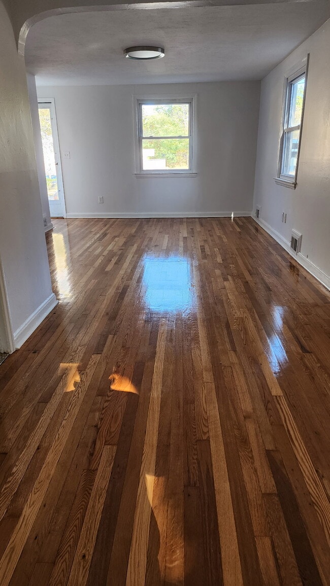 Photo - 1129 South Ave W