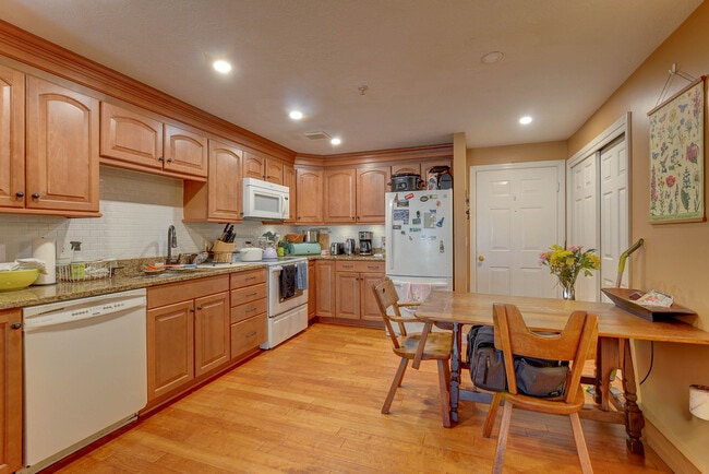 Building Photo - 19 Saco St Unit 53