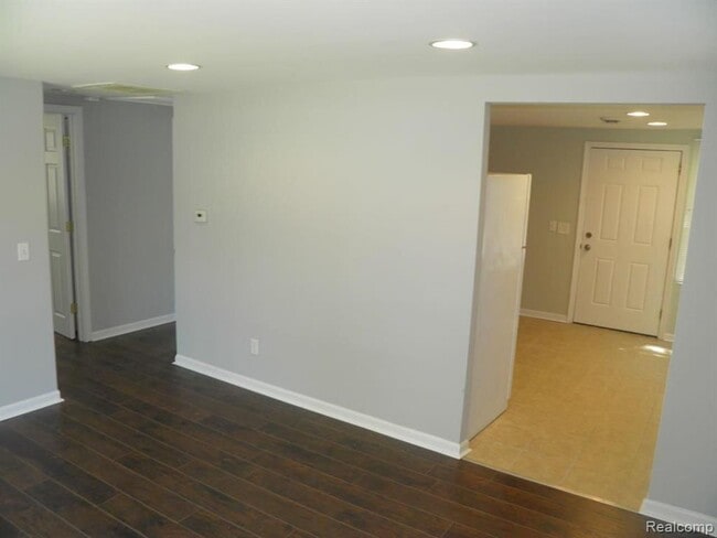 Photo - 21142 Ontaga St