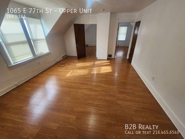 Photo - 1065 E 77th St Unidad Upper
