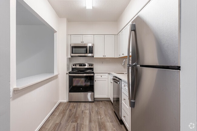 4.5 Rm, 1 Bd, 1 Ba - 611SF - Galley Kitchen