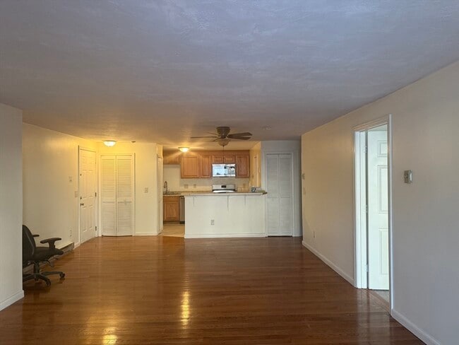 Building Photo - 11 Gibbs St Unit 28