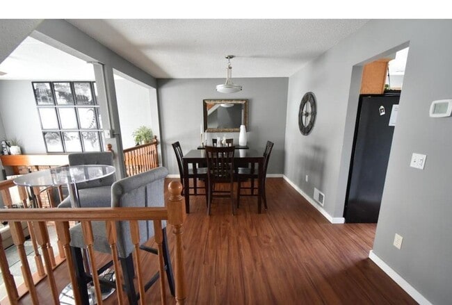 Photo - Spacious townhome- 3 bed/2.5ba -Community Pool! SLP- Available May 1