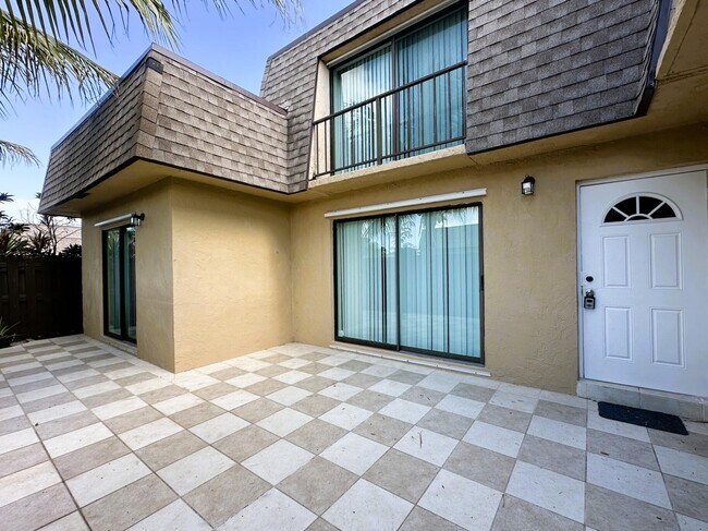 Photo - 303 Waterview Dr