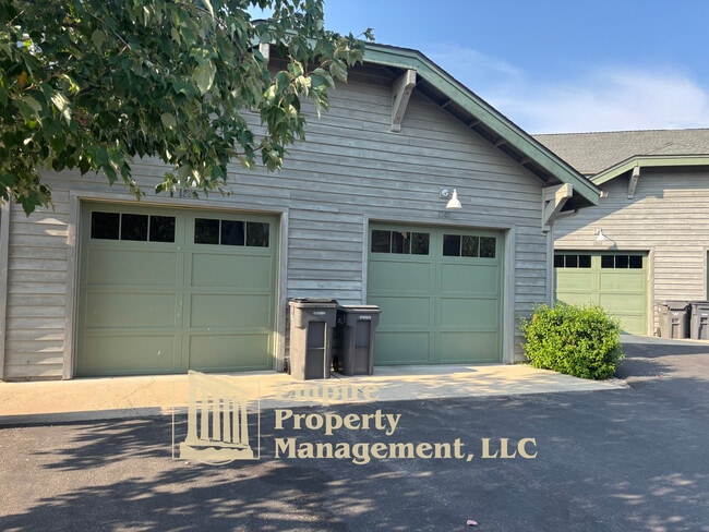 Photo - 502 Guthrie Place