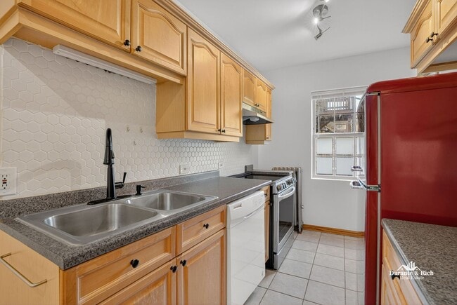 Photo - Fantastic Rogers Park 1 Bedroom Has it All