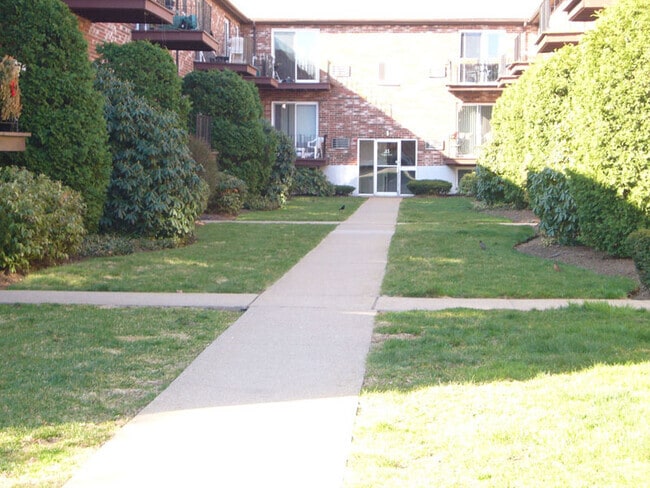 Building Photo - 33 Westgate Rd Unit 1 Rental