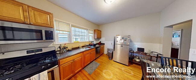 Building Photo - 23 Tufts St Unit 2 Rental
