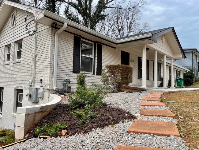 Photo - 2272 Collier Dr