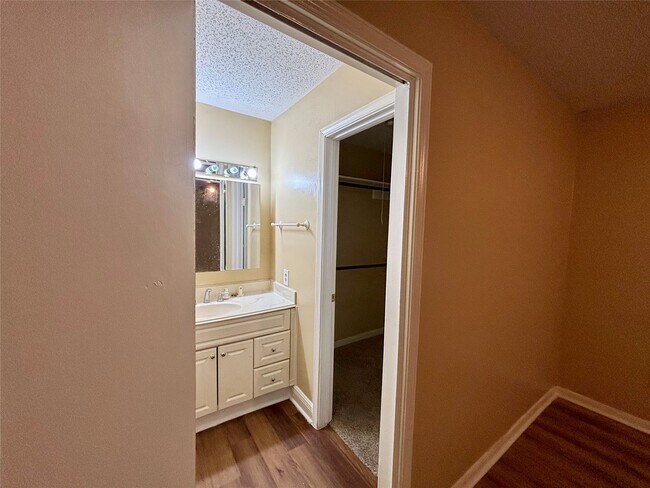 Photo - 8712 Wilcrest Dr Unit 8712