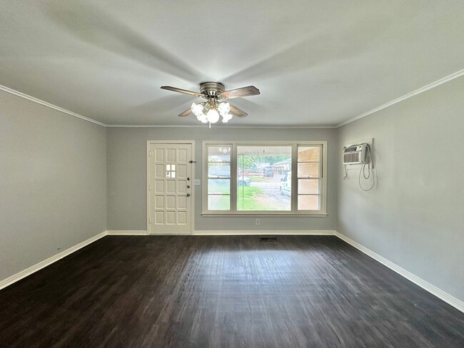 Available Now! 3 Bed 1.5 Bath, Tyler Tx! - Available Now! 3 Bed 1.5 Bath, Tyler Tx! Casa