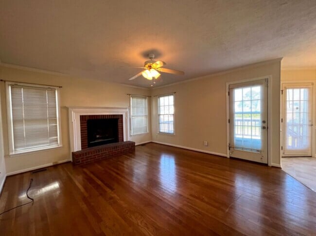 Photo - 1175 Derbyshire Rd