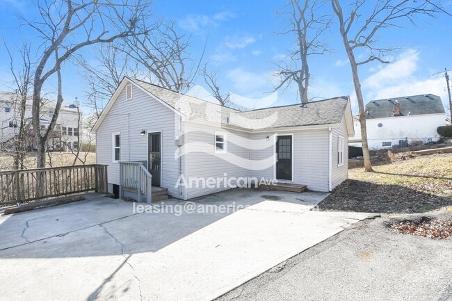 Building Photo - 3402 Longview Dr