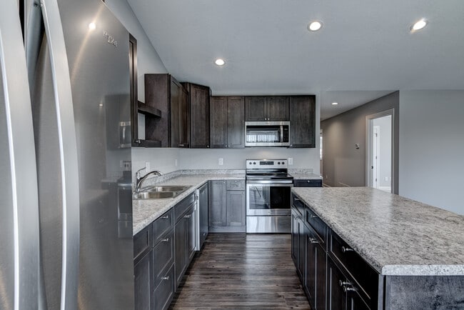 Photo - 600 W 9th St