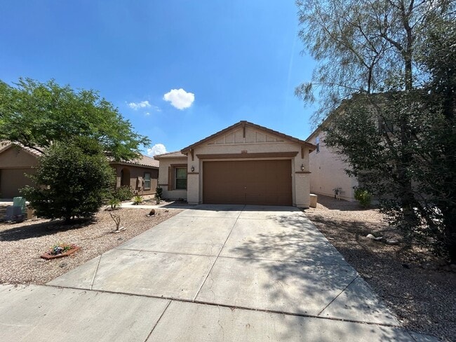 Free June Rent! Spacious 3-Bedroom Home in... - Free June Rent! Spacious 3-Bedroom Home in...
