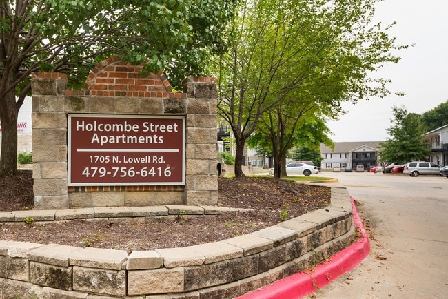 Lowell Road Apartments - Lowell Road Apartments