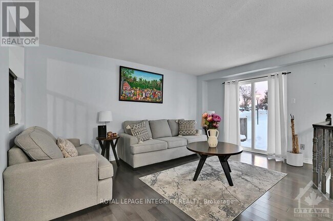 Photo - 1880 Summerfields Crescent