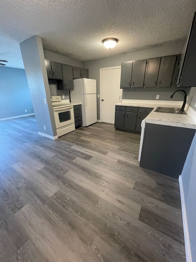 Photo - 3700 Paxton Dr Unit 3700