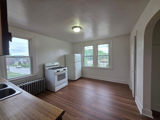Photo - 4 bedroom 1 bathroom apartment for rent in Clairton PA