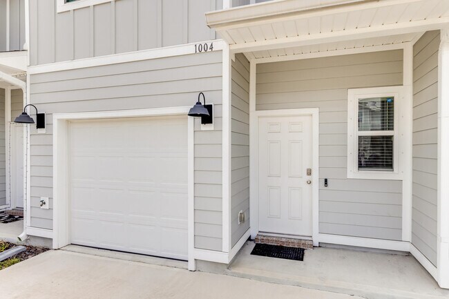 Photo - 1004 McLaren Cir