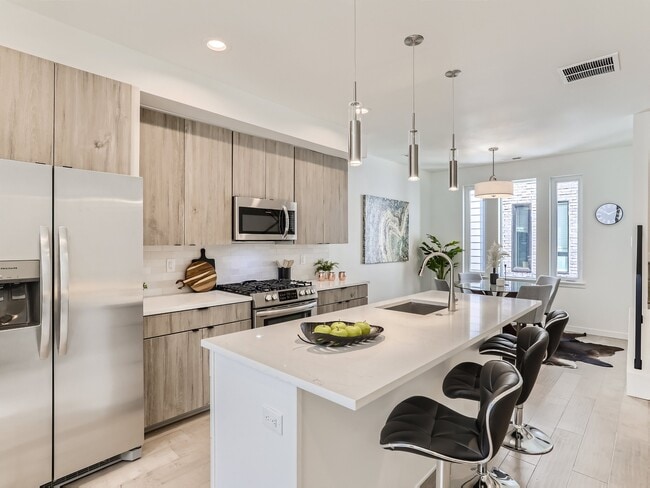 Photo - 1920 Hooker St