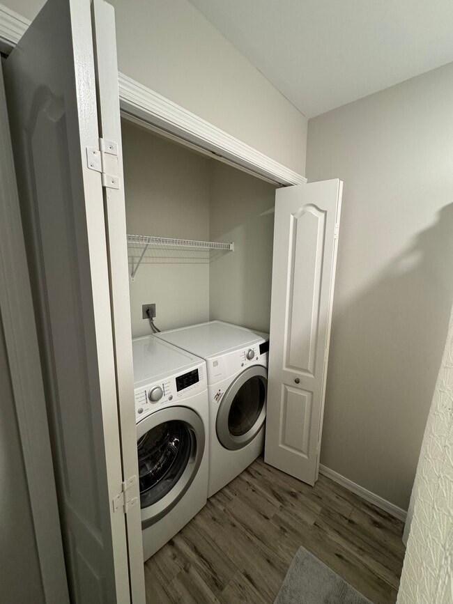 Building Photo - 7625 Arbor Lakes Ct Unit 315
