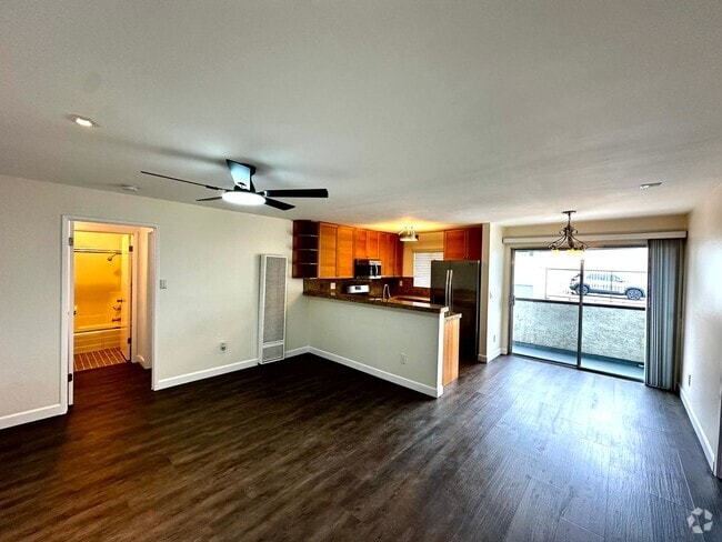Building Photo - Gorgeous Remodeled 2 Beds + 2 Bath Condo i... Unit 226