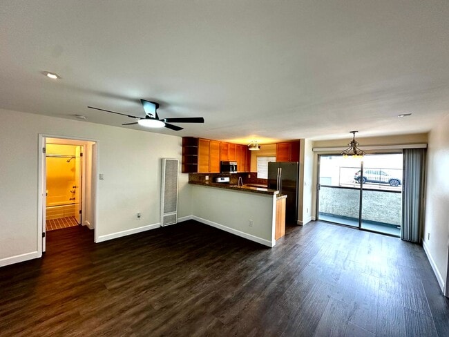 Building Photo - Gorgeous Remodeled 2 Beds + 2 Bath Condo i... Unit 226