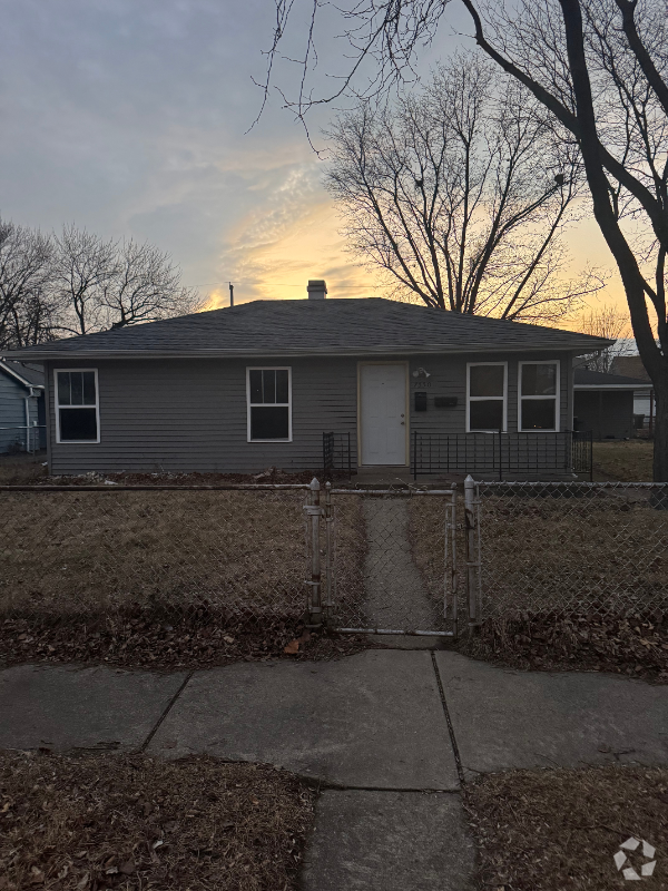 Building Photo - 7550 Catalpa Ave Unit Front Rental