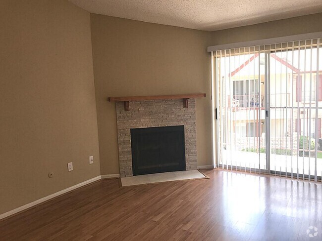 Building Photo - 2120 El Paseo St Unit 1810 Rental