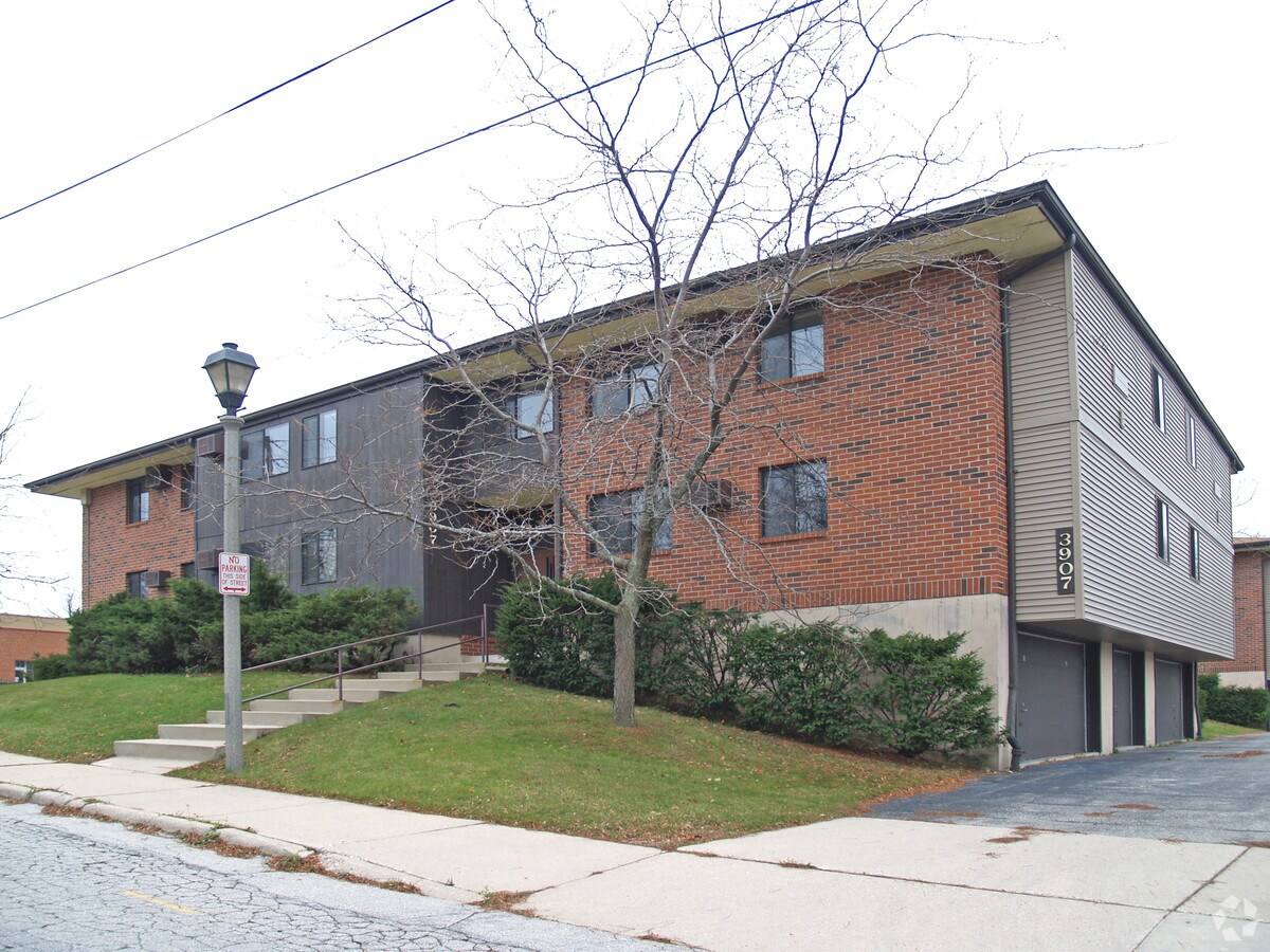 Photo - 3907-3909 N Sherburn Pl Apartments