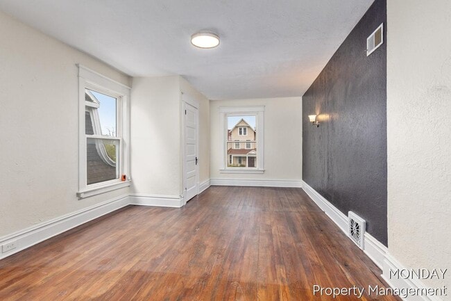 Photo - 531 W Webster Ave