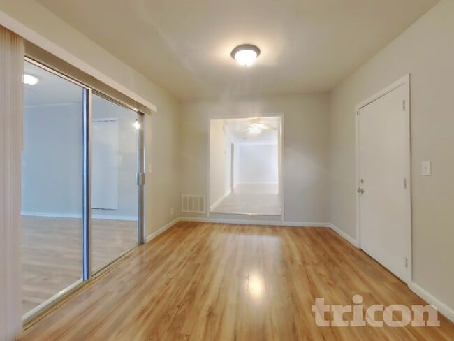 Photo - 402 E Pacific Ave