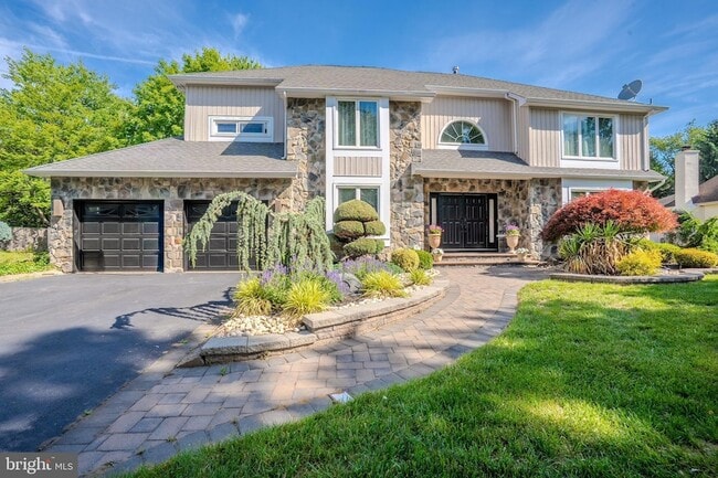 Photo - 61 Amherst Way
