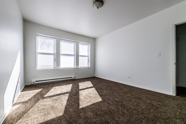 Photo - 5100-04 W Monroe St