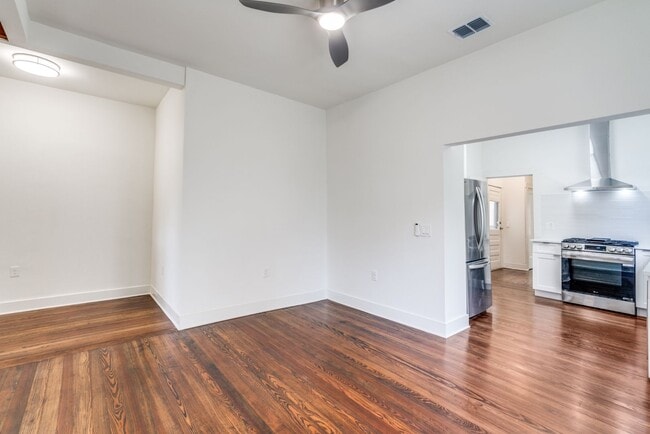 Photo - 210-M (ERL) Unit A