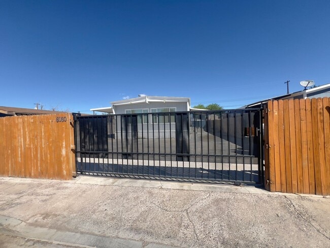 Photo - Newly Remodeled 3 bed/2 bath Home - Fully Gated!