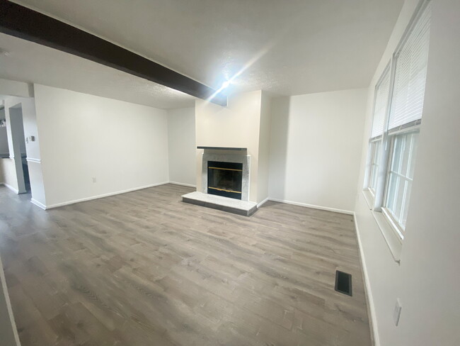 Living Room - 5053 Hamilton Dr