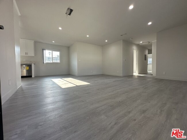 Photo - 1145 S Holt Ave Unidad 9 Rental