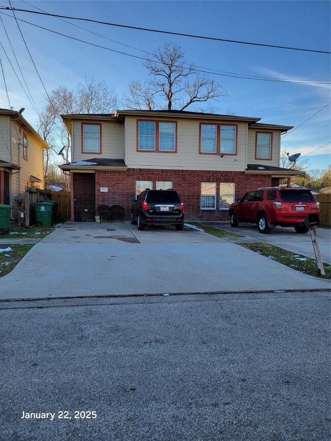 Building Photo - 4732 Clover St Rental