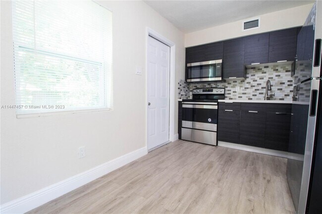 Photo - 429 NW 9th Ave