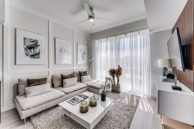 Photo - Resia Hutto Square