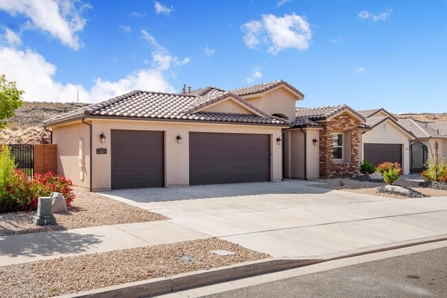 Photo - 646 N Sandy Talus Dr
