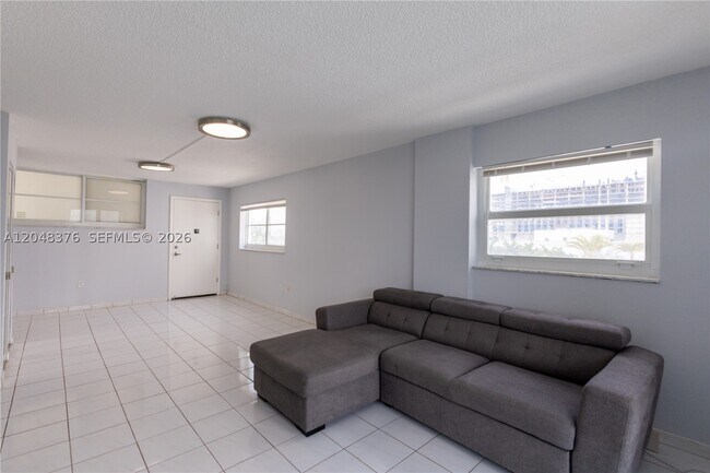 Photo - 1750 James 7L Unit 7L