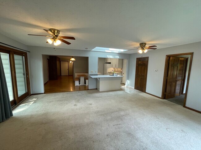 Photo - 140 Seneca Ln